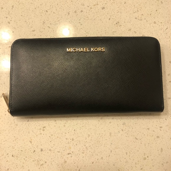 Michael Kors Handbags - Michael Kors wallet